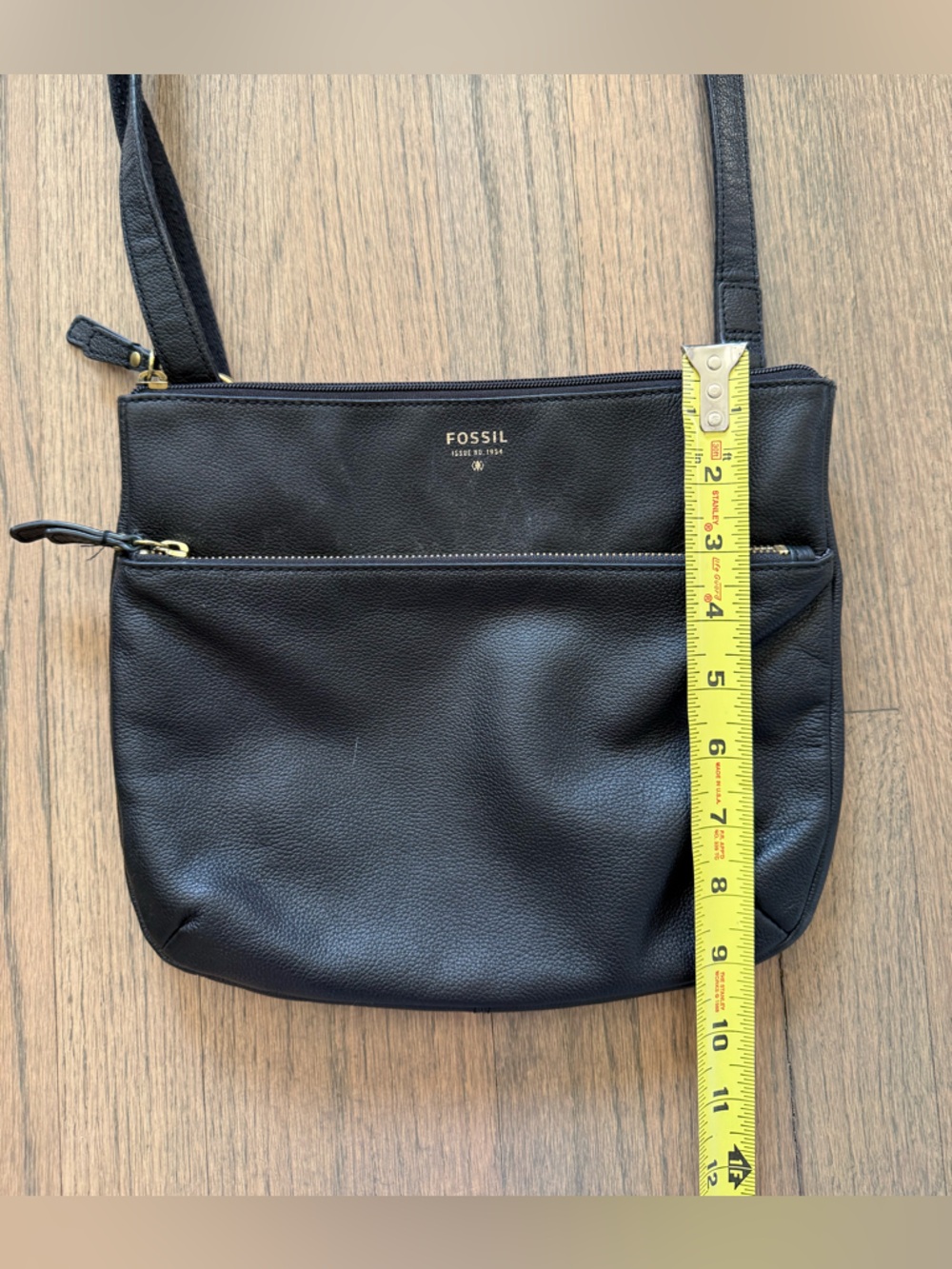 Fossil Black Pebbled Leather Crossbody Purse with Gold Hardware - Picture 7 of 9